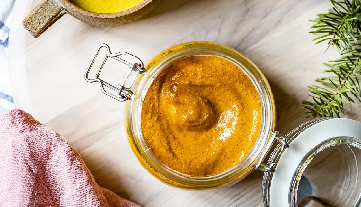 6 DIY Ways To Use Turmeric for Skin