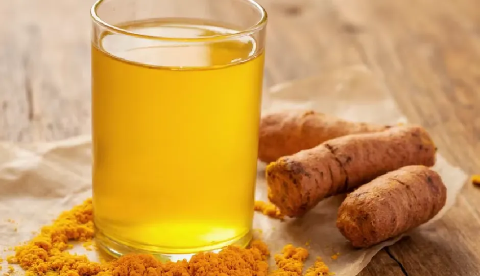 हल्दी पानी पीने के अद्भुत फायदे, जानें सेहत पर असर हल्दी पानी पीने के अद्भुत फायदे, जानें सेहत पर असर