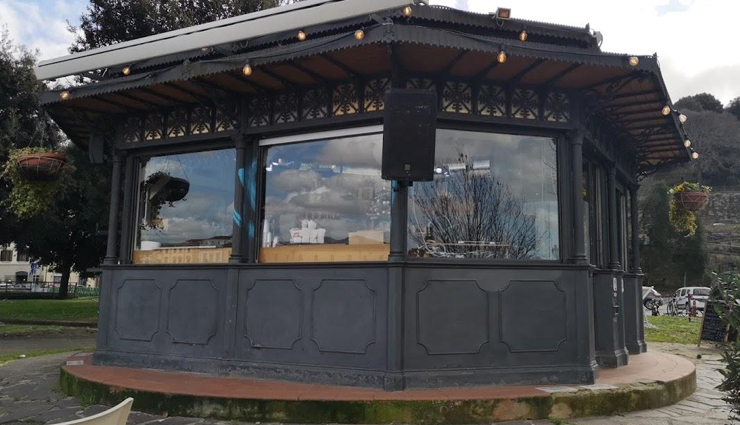 tuscany,italy,beach bars in tuscany,blanco beach bar,chioschino san niccolo,harrys bar firenze,mayday club,picteau cocktail bar