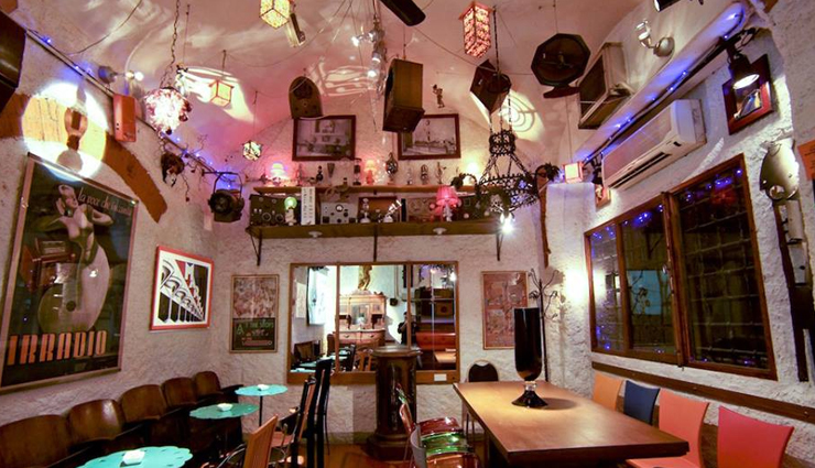 tuscany,italy,beach bars in tuscany,blanco beach bar,chioschino san niccolo,harrys bar firenze,mayday club,picteau cocktail bar