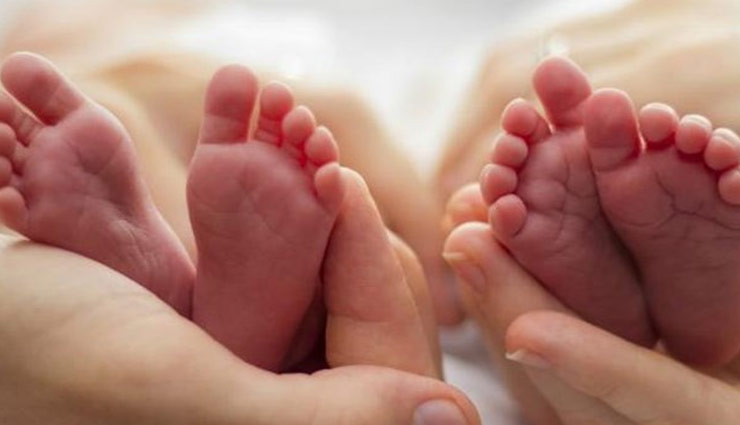 लापरवाही!! नवजात जुड़वां बच्चों को डॉक्टर्स ने बताया मृत, अंतिम संस्कार के वक्त एक बच्चे में हुई हलचल