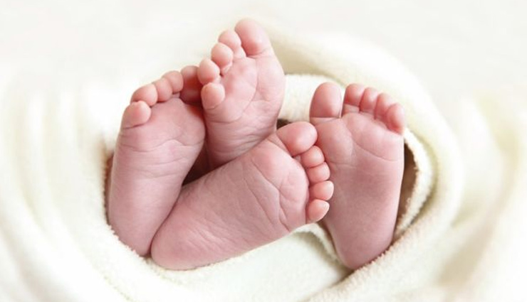 बस से पश्चिम बंगाल जा रही महिला ने रास्ते में जुड़वा बच्चों को दिया जन्म, इलाज न मिलने से दोनों की हुई मौत
