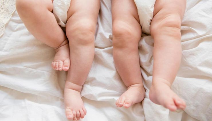 इस माँ ने पैदा होते ही बेच डाले अपने जुड़वां बच्चे, कारण झकझोर देने वाला