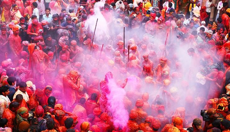 A Quick Peek Into The Different Types of Holi in India