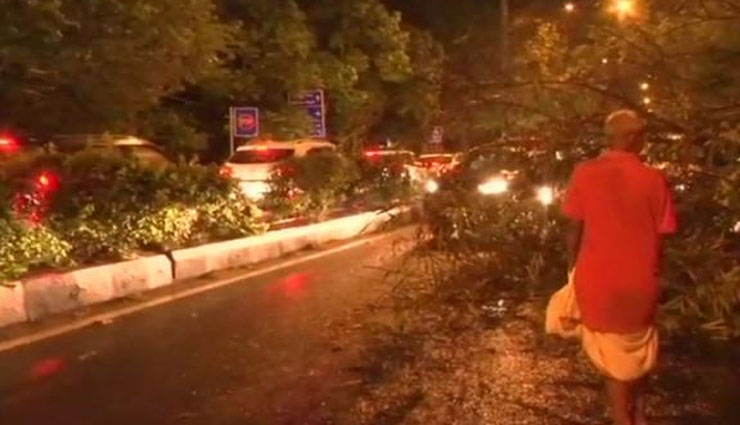 आंधी का कहर: राजस्थान में 13 और यूपी में 3 बच्चों सहित 5 की मौत, दिल्ली में भी भारी बारिश