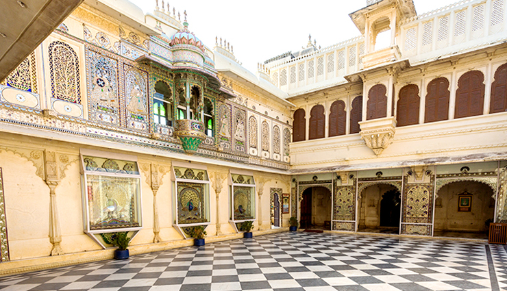 udaipur sightseeing,udaipur tourism,udaipur city palace,lake pichola udaipur,jagdish temple udaipur,fateh sagar lake udaipur,saheliyon ki bari udaipur,monsoon palace udaipur,bagore ki haveli udaipur,vintage car museum udaipur,gulab bagh and zoo udaipur,shilpgram udaipur,eklingji temple udaipur,nathdwara temple udaipur,haldi ghati udaipur,kumbhalgarh fort udaipur,chittorgarh fort udaipur,udaipur offbeat places to visit,best time to visit udaipur,udaipur photo spots