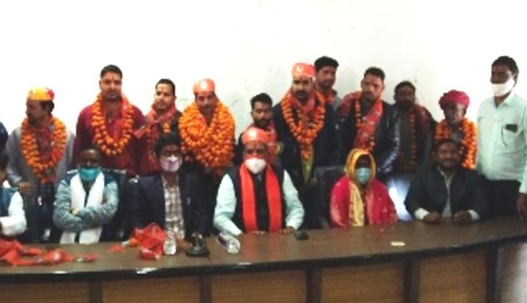 उदयपुर : लगा कांग्रेस को बड़ा झटका, बीजेपी की सदस्यता लेने पहुंचे यूथ कांग्रेस महासचिव समेत 25 कार्यकर्ता