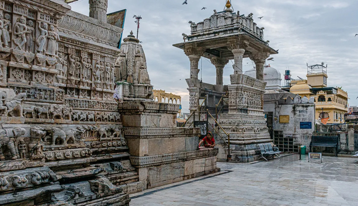 udaipur,places to visit in udaipur,lake pichola,city palace,shilpgram fair,sunset at fateh sagar lake,udaipurs ancient lanes & alleyways