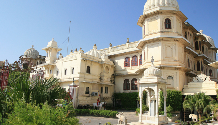 udaipur sightseeing,udaipur tourism,udaipur city palace,lake pichola udaipur,jagdish temple udaipur,fateh sagar lake udaipur,saheliyon ki bari udaipur,monsoon palace udaipur,bagore ki haveli udaipur,vintage car museum udaipur,gulab bagh and zoo udaipur,shilpgram udaipur,eklingji temple udaipur,nathdwara temple udaipur,haldi ghati udaipur,kumbhalgarh fort udaipur,chittorgarh fort udaipur,udaipur offbeat places to visit,best time to visit udaipur,udaipur photo spots