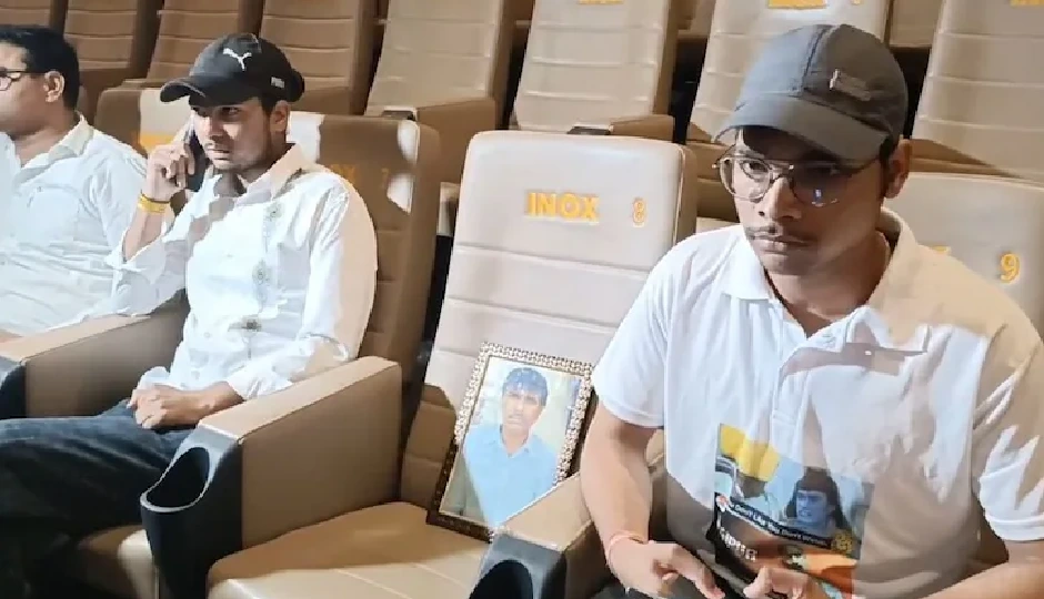 पिता कन्हैयालाल की तस्वीर लेकर 'उदयपुर फाइल्स' देखने पहुंचे बेटे, सुरक्षा के कड़े इंतजाम