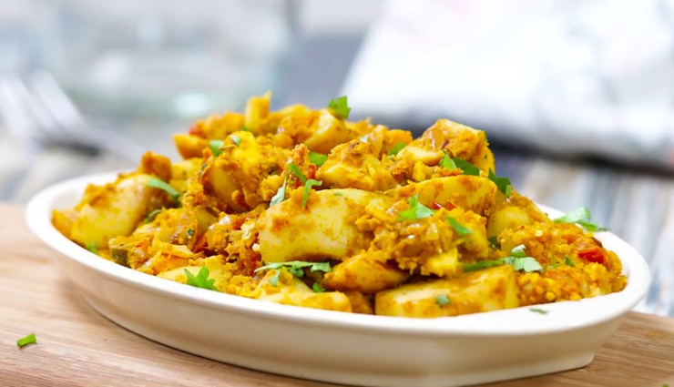 udaipur street food,delicious street food,must try rajasthani street food,boiled egg burji,daal bati choorma,jalebi,mini mirchi vada,kachori,udaipur,sandwich and maggie