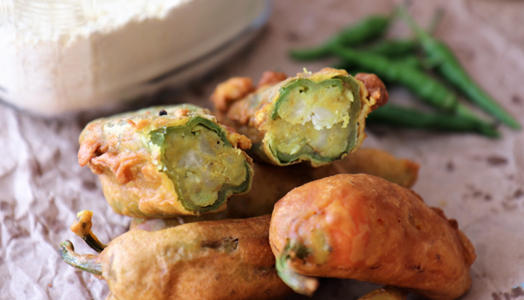 udaipur street food,delicious street food,must try rajasthani street food,boiled egg burji,daal bati choorma,jalebi,mini mirchi vada,kachori,udaipur,sandwich and maggie