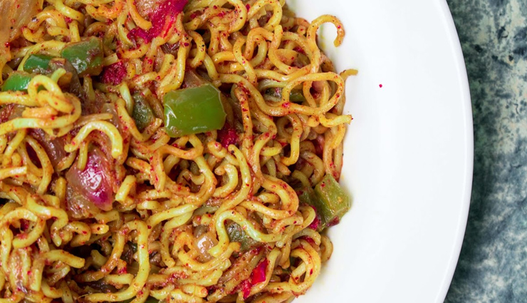 udaipur street food,delicious street food,must try rajasthani street food,boiled egg burji,daal bati choorma,jalebi,mini mirchi vada,kachori,udaipur,sandwich and maggie