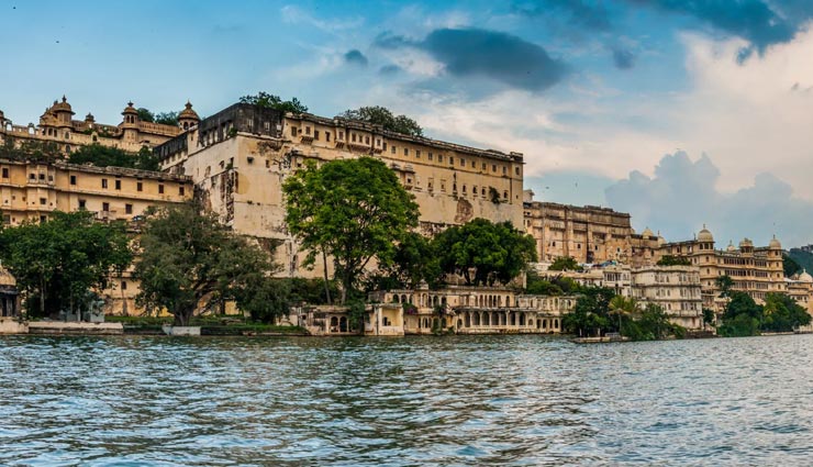 उदयपुर : दिखा आकाशीय बिजली का कहर, किशोरी पर गिरने से हुई मौत