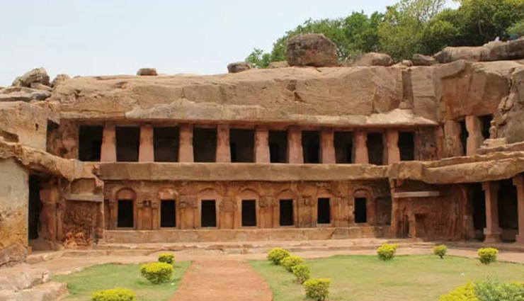madhya pradesh historical monuments,must visit places in madhya pradesh,khajuraho temples,sanchi stupa,gwalior fort,orchha fort complex,bhimbetka rock shelters,udayagiri caves,mandu historical sites,rani roopmati’s pavilion,bhojeshwar temple,bagh caves