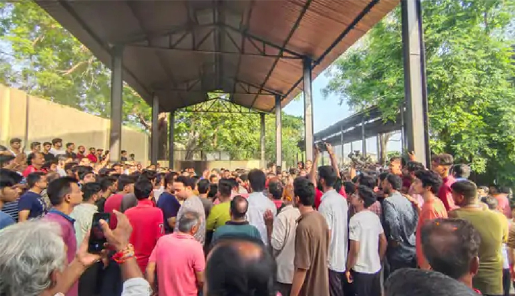 उदयपुर: कड़ी सुरक्षा के बीच हुआ मृतक छात्र का दाह संस्कार, पिता-चचेरे भाई ने दी मुखाग्नि, इंटरनेट सेवा के साथ ही स्कूल-कॉलेज बंद