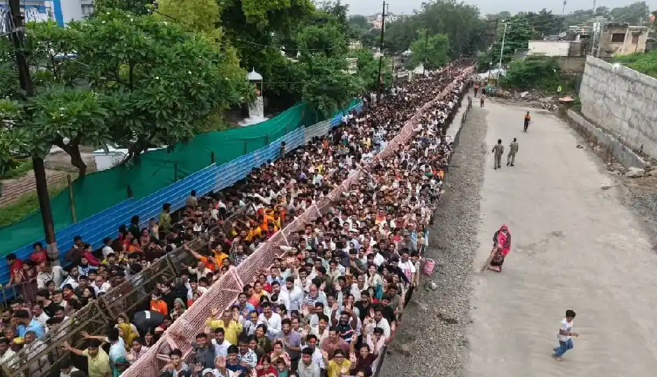 उज्जैन के नागचंद्रेश्वर मंदिर में बिगड़े हालात, भारी भीड़ के बीच धक्का-मुक्की; 3 श्रद्धालु घायल
