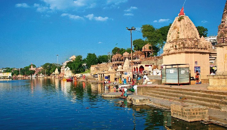 tourist places in madhya pradesh,best places to visit in madhya pradesh,madhya pradesh travel guide,khajuraho temples,bandhavgarh national park,ujjain pilgrimage,pachmarhi hill station,orchha historic town,kanha national park,gwalior forts,bhopal attractions,sanchi buddhist site,maheshwar handloom sarees