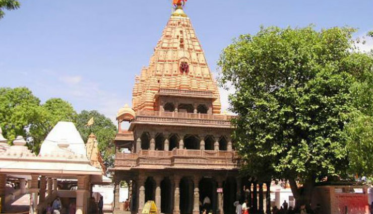 tourist attractions in madhya pradesh,khajuraho temples visit,bandhavgarh national park safari,pachmarhi hill station guide,bhopal travel highlights,kanha national park tour,orchha historical sites,ujjain pilgrimage destinations,sanchi buddhist stupas,gwalior fort and palaces