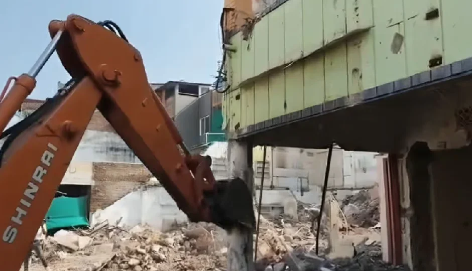 उज्जैन के बेगम बाग में 11 मुस्लिमों के मकान पर चला बुलडोजर, जानें पूरा मामला