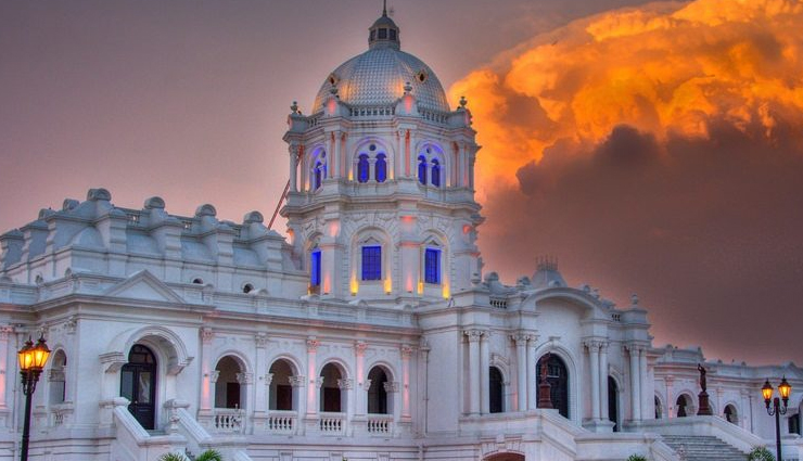 royal palaces in india,must-visit palaces india,indian heritage hotels,historic palaces india,mysore palace,prag mahal bhuj,chowmahalla palace,padmanabhapuram palace,thanjavur palace,jai vilas mahal,jal mahal jaipur,leh palace,datia palace,ujjayanta palace,cooch behar palace