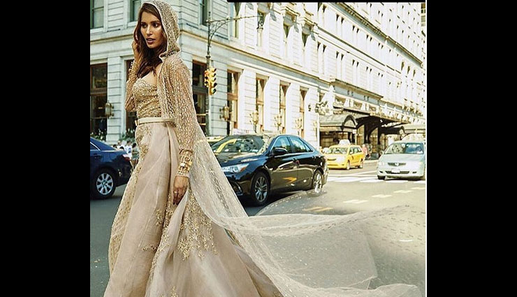 fashion news in hindi,latest fashion news,ujjwala raut,bridal look on street of america,falguni and shane peacock,bridal fashion
