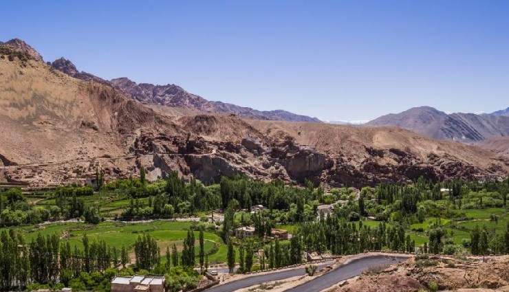 offbeat places in leh ladakh,hidden gems in ladakh,unexplored places in ladakh,must-visit places in leh,best offbeat destinations in ladakh,turtuk village ladakh,hanle observatory ladakh,changthang region ladakh,suru valley rangdum,nubra valley sumur,yarab tso lake panamik,basgo palace ruins,upshi monasteries,rumtse tso moriri trek