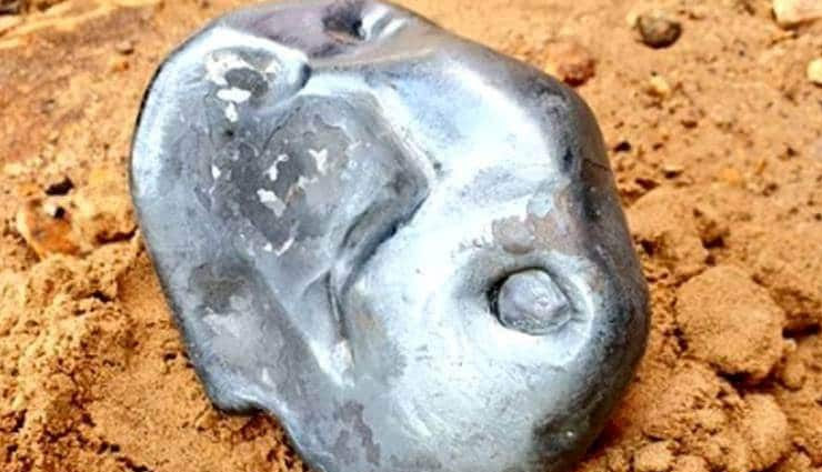 राजस्थान / आसमान से गिरे उल्कापिंड की जाने क्या है सच्चाई, वजन 2.788 किलोग्राम, कीमत हो सकती है करोड़ों में ulkapind,jalore,meteorite,weird news,coronavirus