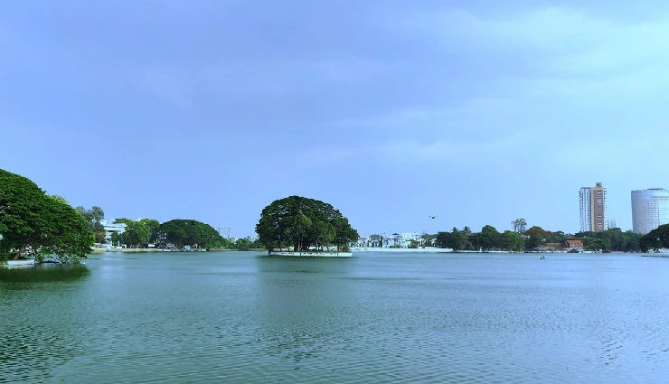 bangalore,bengaluru,karnataka,india travel,modern city,ancient temples,tech parks,chauffeur-driven cab,private transport,city tour,travel guide,indian culture,city life,urban exploration