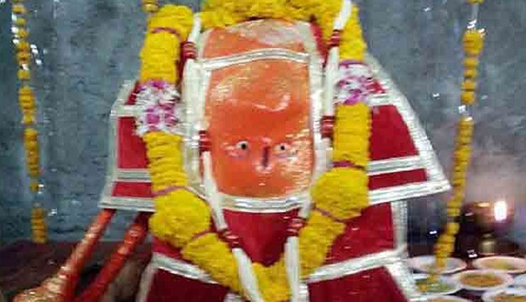 हनुमानजी का इकलौता मंदिर जहां उलटी मूर्ति की होती है पूजा
