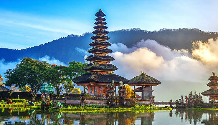 buddhist temples around the world,beautiful buddhist temples,famous buddhist temples,top buddhist temples to visit,buddhist temple travel destinations,shwedagon pagoda myanmar,tigers nest bhutan,todaiji temple japan,ulun danu bratan bali,lama temple beijing