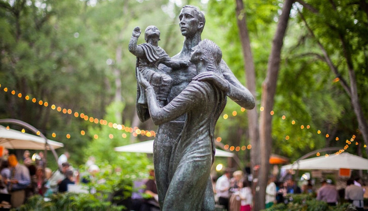 austin,5 attractions of austin,tourist places in austin,franklin barbecue,umlauf sculpture garden and museum,texas state capitol,austins blanton museum of art,broken spoke,travel guide,holidays,tourism