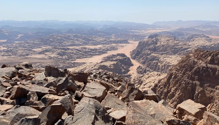 climbing mountains asia,best mountains to climb asia,asian trekking destinations,himalayan trekking,yala peak trek,mera peak climbing,mount kazbek expedition,umm ad dami desert trek,mount rinjani volcano climb,mount agung bali,ut kangri ladakh,meesapulimala western ghats,mount yarigatake japan,jukku pass kyrgyzstan,adventure travel asia,trekking experiences asia