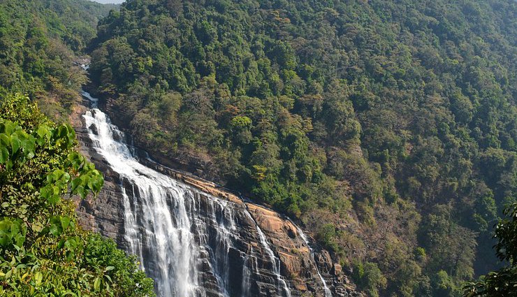 भारत के 7 सबसे शानदार झरने, जिनकी सुंदरता आपको मंत्रमुग्ध कर देगी famous waterfalls in india,top waterfalls to visit in india,best waterfalls in india for nature lovers,waterfalls in india for adventure seekers,most beautiful waterfalls in india,popular indian waterfalls for tourists,top 10 waterfalls in india,hidden waterfalls in india,scenic waterfalls in india,waterfalls to visit during monsoon in india,waterfall treks in india,photogenic waterfalls in india,indias largest waterfalls,top waterfalls in western ghats india,famous waterfalls in south india,majestic waterfalls in north india,best waterfalls in