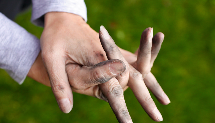 healthy living,5 things to keep in mind if you wear contact lenses,tips to keep eyes healthy with contact lenses,contact lenses care tips,do and dont of wearing contact lenses