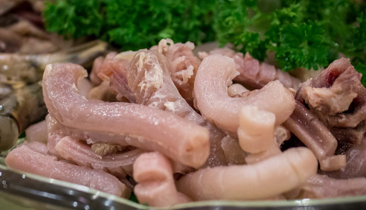 unconventional foods,unconventional foods around the world,weird food in the world,ant egg soup,fried spiders,donkey genitals,rattlesnake,locusts,frog legs,camel burger