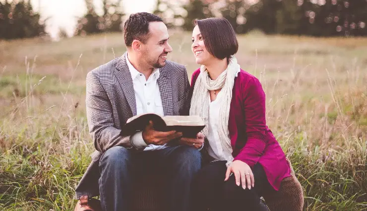 how to be a better listener,relationship communication tips,active listening in relationships,improve partner understanding,listening skills for couples,strengthen emotional connection,effective communication in relationships,relationship advice,couples communication tips,attentive listening techniques