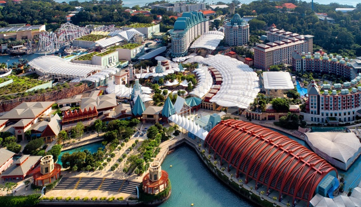 underwater hotels,underwater hotels around the world,resorts world sentosa,singapore,conrad maldives rangali island,the maldives,jules undersea lodge,key largo,florida,utter inn,sweden,huvafen fushi,maldives