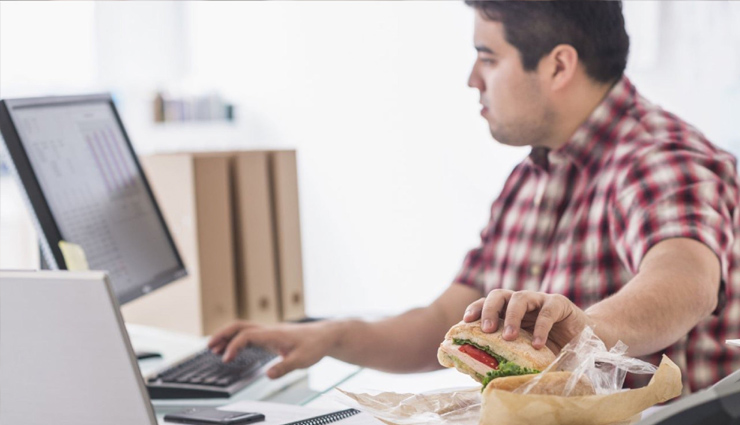 ऑफिस में इन खराब आदतों की वजह से बढ़ सकता है आपका वजन bad office habits,increase weight,unhealthy workplace practices,office habits affecting weight,weight gain at work,sedentary office habits,office lifestyle impact on weight,avoiding weight gain in the office,healthy work habits,workplace wellness tips
