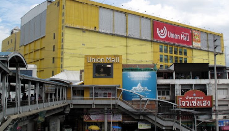 best shopping in bangkok,emquartier shopping mall,siam square,asiatique the riverfront,damnoen saduak floating market,chatuchak weekend market,mbk center,patpong night market,union mall,victory monument market,platinum mall bangkok