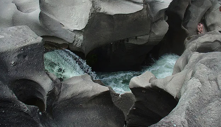 unique places to visit in the world,spotted lake of osoyoos,british columbia canada,chamarel falls and the colored earth,mauritius,rio tinto,spain,fly geyser reno,nevada,vale da lua,brazil,cano cristales,colombia