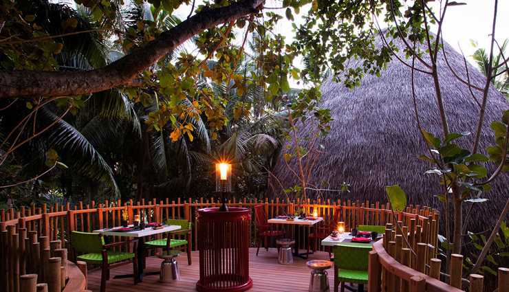 unique restaurants,unique restaurants in the world,underwater restaurant,lunch on a hot-air balloon,restaurant hanging from a cliff,treehouse restaurant,cave restaurant,dinner in the sky