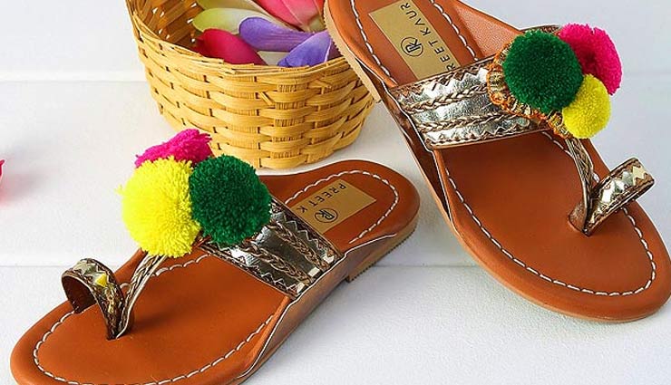 Navratri 2019: इस नवरात्रि ये फुटवियर बनाएंगे आपको स्टाइलिश, हर आउटफिट के लिए परफेक्ट navratri 2019,fashion trends,navratri fashion trends,fashion tips,kolhapuri chappal,mojadi