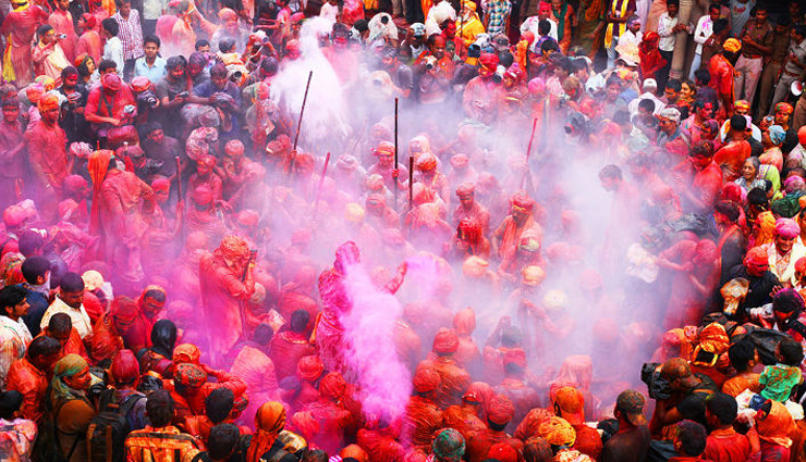 unusual festival,unusual festival in india,india,nag panchami,lathmar holi,uttar pradesh,bhagoria festival,madhya pradesh,theyyam,kerala,muharram,india,jallikattu,tamil nadu,thaipusam,tamil nadu