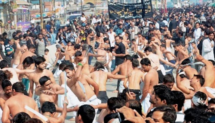 unusual festival,unusual festival in india,india,nag panchami,lathmar holi,uttar pradesh,bhagoria festival,madhya pradesh,theyyam,kerala,muharram,india,jallikattu,tamil nadu,thaipusam,tamil nadu