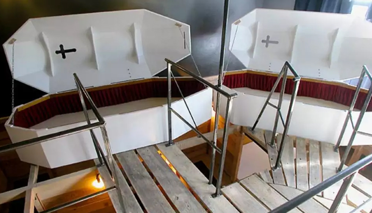 unusual hotels,unusual hotels in the world,propeller island city lodge,berlin,germany,hotel de glase,quebec,canada,das park hotel,osterreich,austria,v8 hotel,baden-wurttemberg,germany,capsule hotel,den haag,netherlands,hang nga hotel,da lat,vietnam