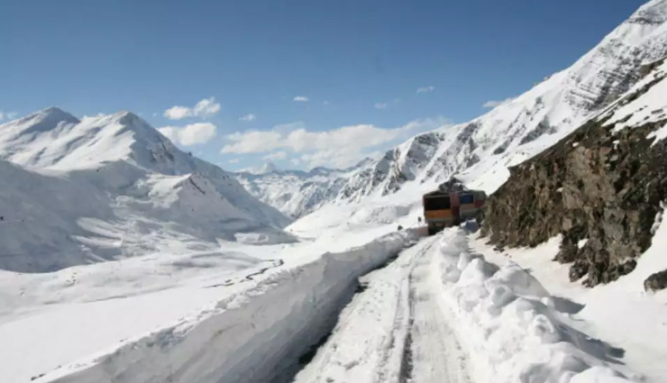 dandakaranya,kangchenjunga mountain,roopkund,khardung la pass,kalavantin durg,longewala battlefield,unusual places in india,unusual places