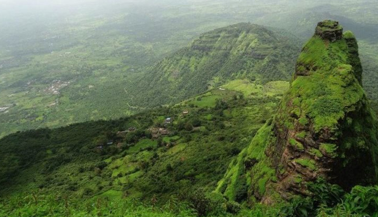 dandakaranya,kangchenjunga mountain,roopkund,khardung la pass,kalavantin durg,longewala battlefield,unusual places in india,unusual places