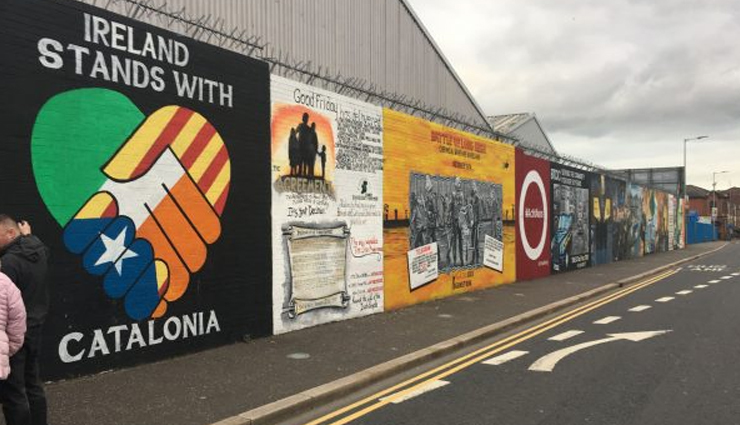 unusual walls,unusual walls in the world,chewing gum wall,seattle,us,storm king wall,ny,security wall,west bank,israel,vietnam war memorial wall,washington d c,belfast peace line,belfast,northern ireland,green line walls,cyprus