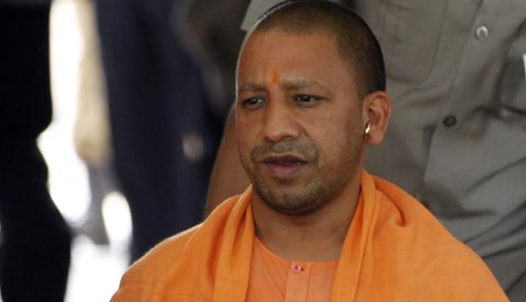 UP CM Yogi Adityanath hands over Rs 40 lakh cheque to Vivek Tiwari’s kin